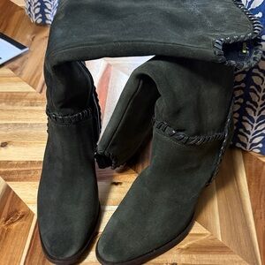 Women's Suede Boots in Dark Green